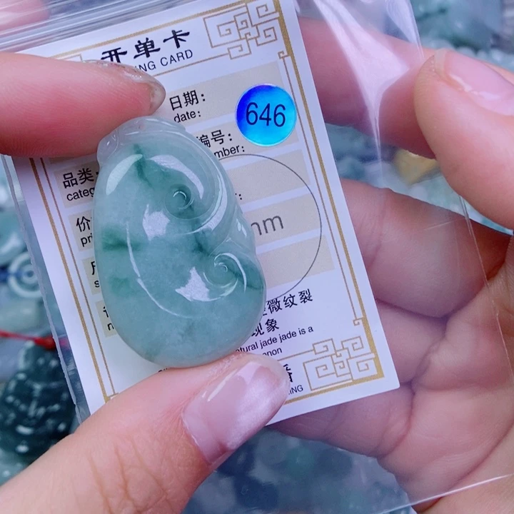 翡翠未镶嵌颈饰吊坠