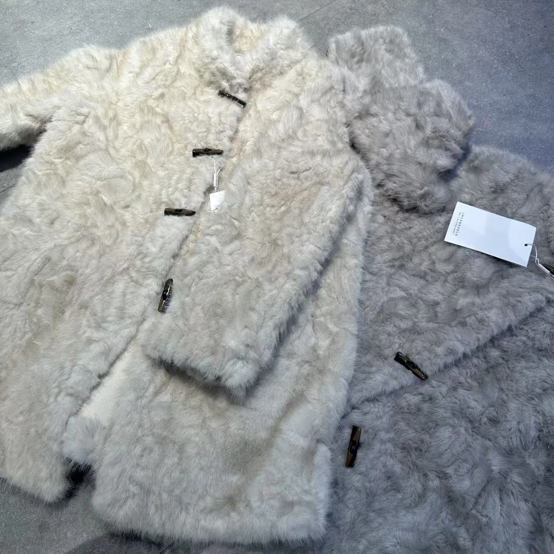 【冯七七】2025秋冬新款牛角扣加厚保暖一体大衣外套