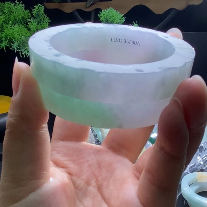 定制翡翠未镶嵌翡翠手镯