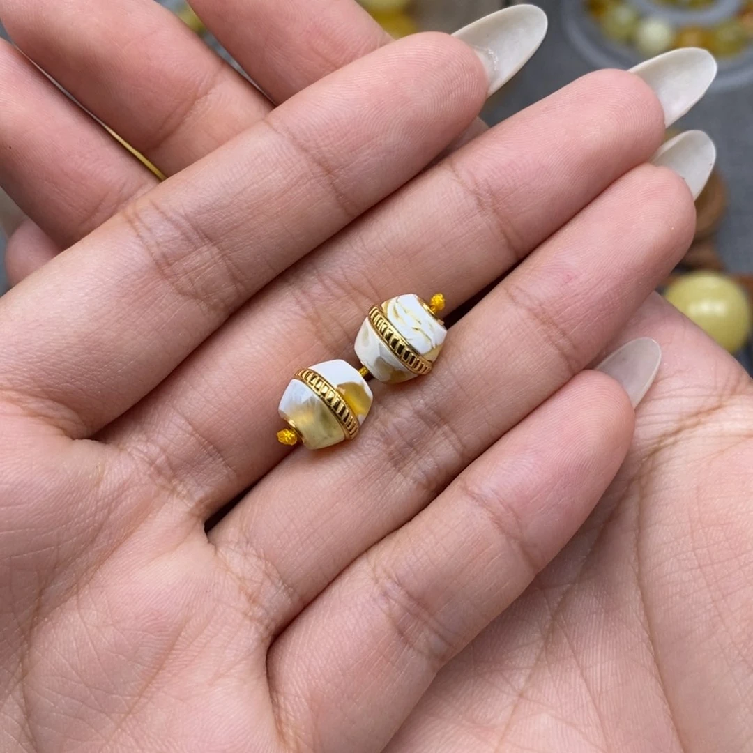 未镶嵌琥珀珠宝奇石