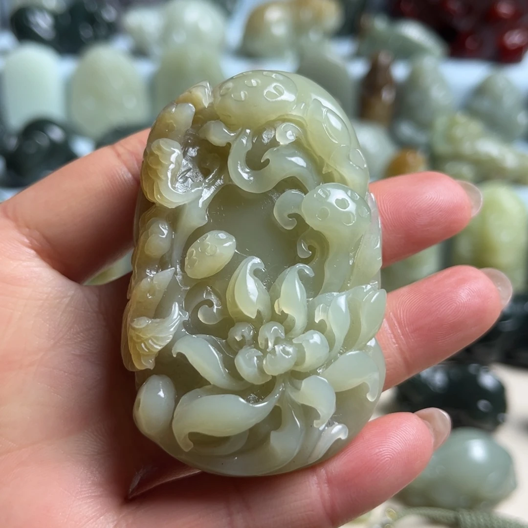 和田玉未镶嵌把件