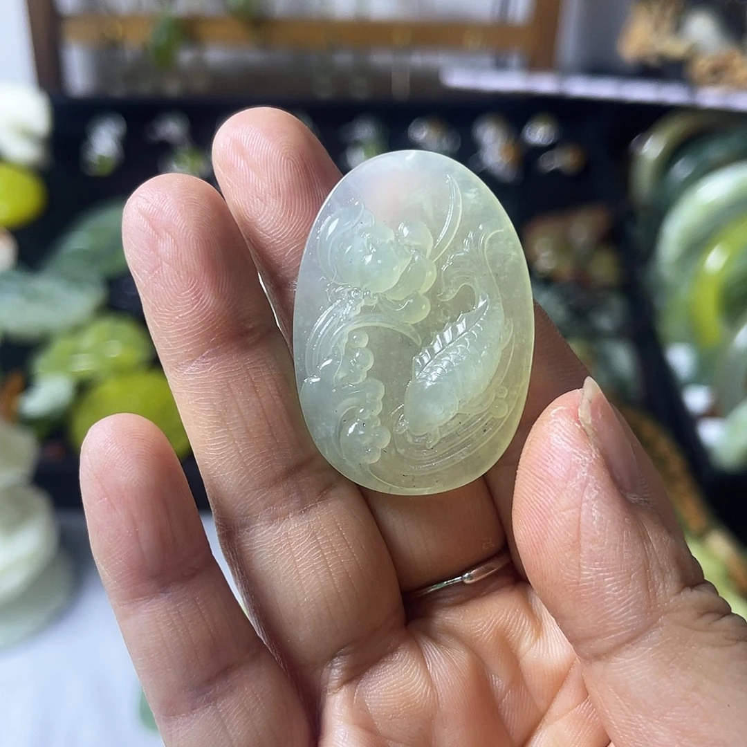 蛇纹石玉未镶嵌颈饰