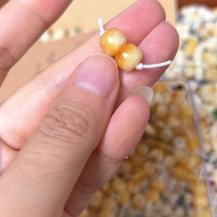 蜜蜡未镶嵌裸石8.1mm一对