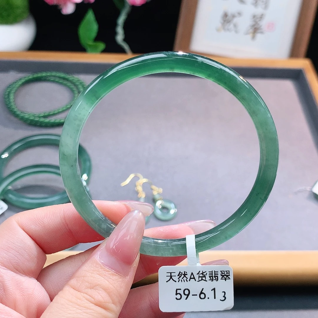 未镶嵌手镯（圆镯）翡翠