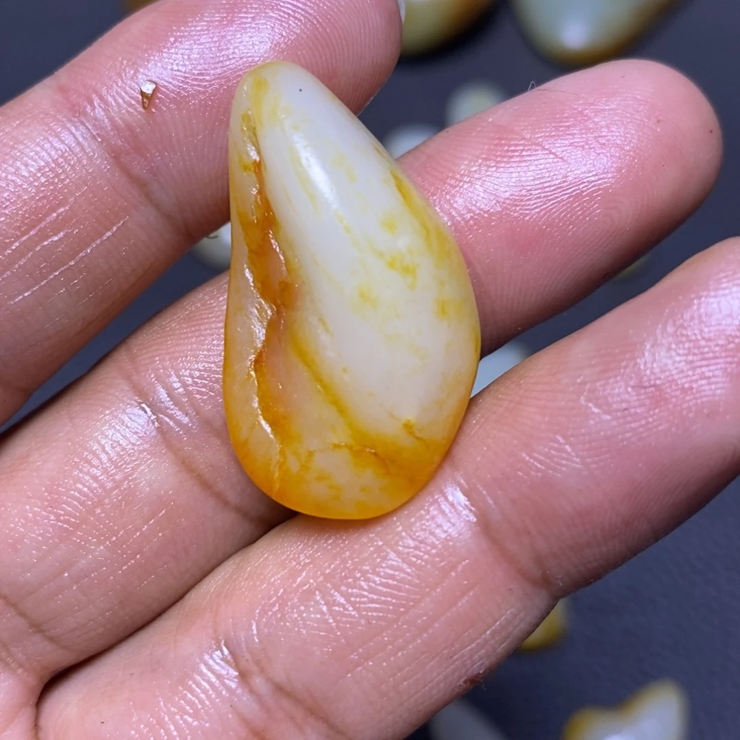 未镶嵌和田玉（糖玉）挂件