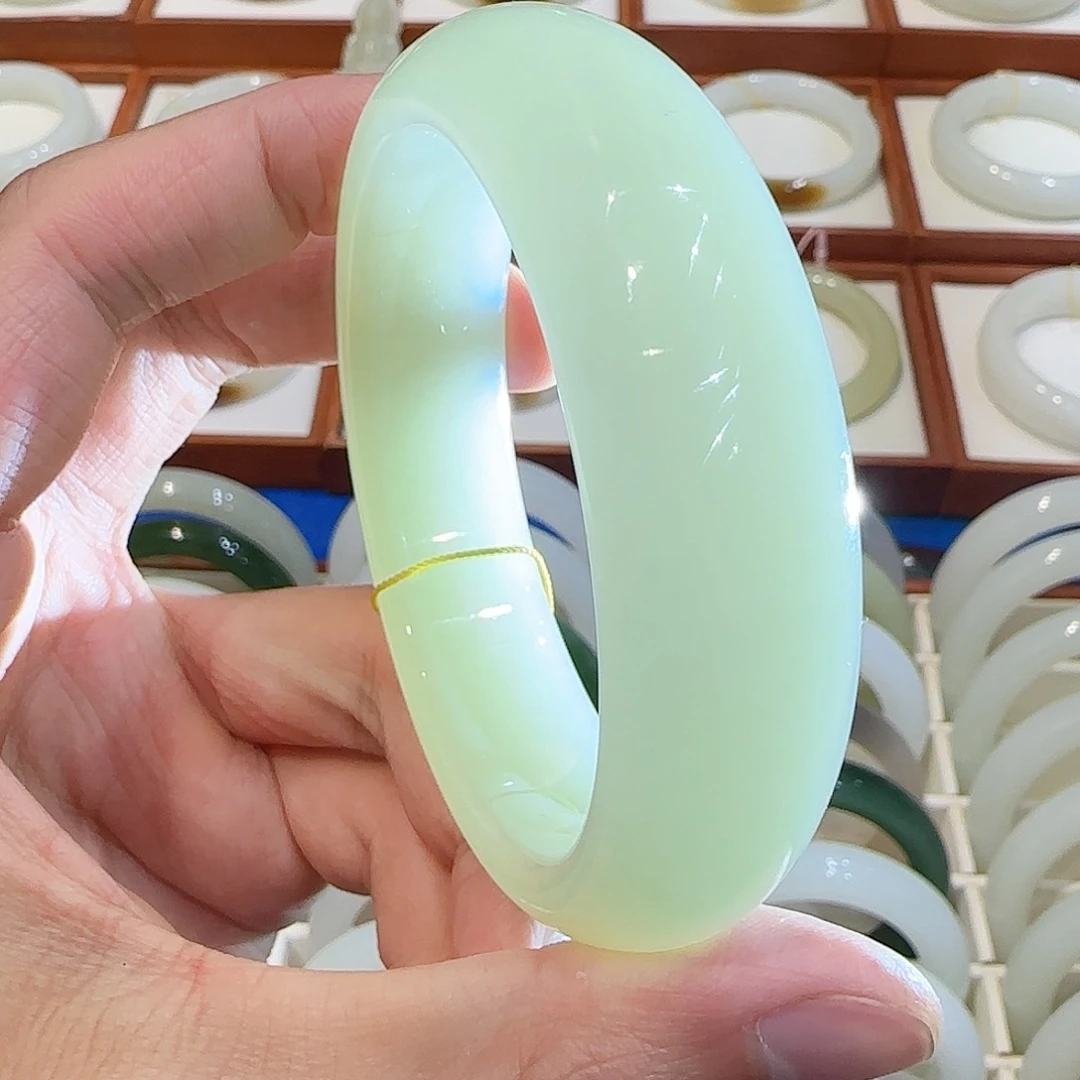 和田玉手镯未镶嵌且末奶蓝轮胎59 60 61