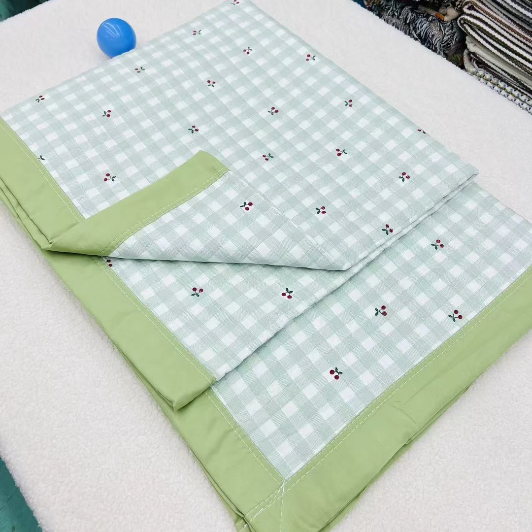 【包边床盖】<绿格小樱桃>90X220cm<±5cm>绗缝 多功能水洗透气柔软