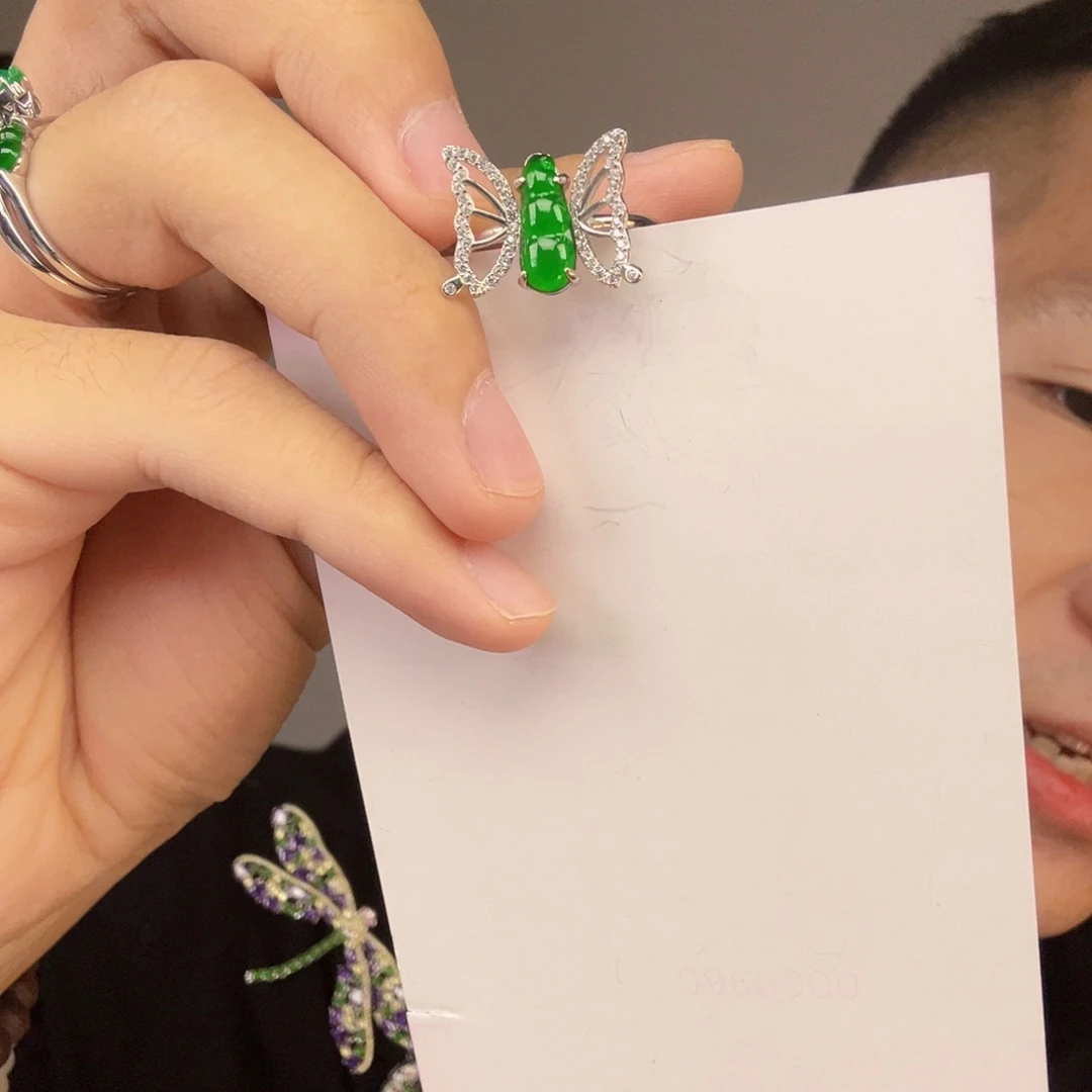 翡翠未镶嵌挂件一件