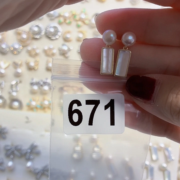 淡水珍珠合金耳饰