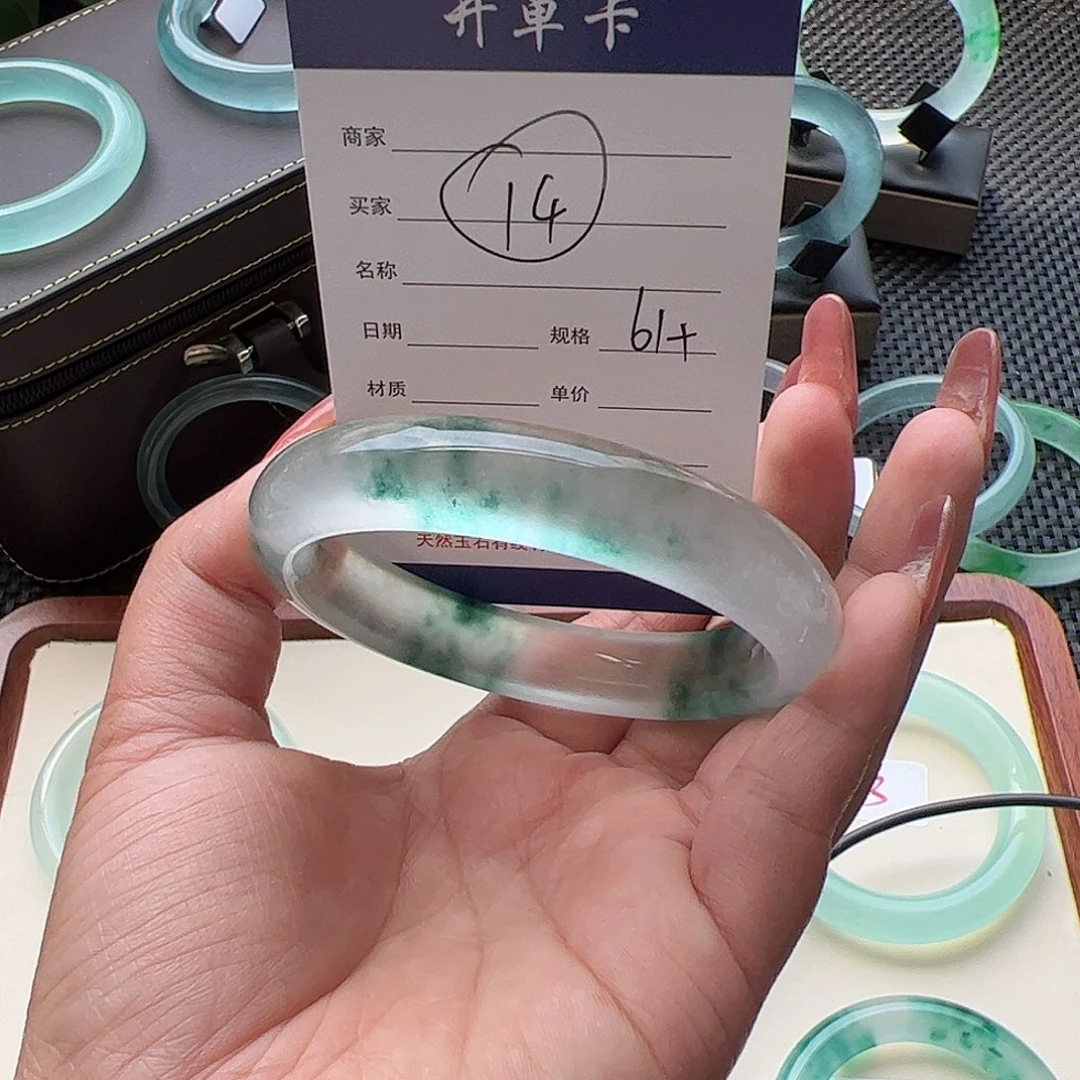抱**凡时尚精美飘花手镯