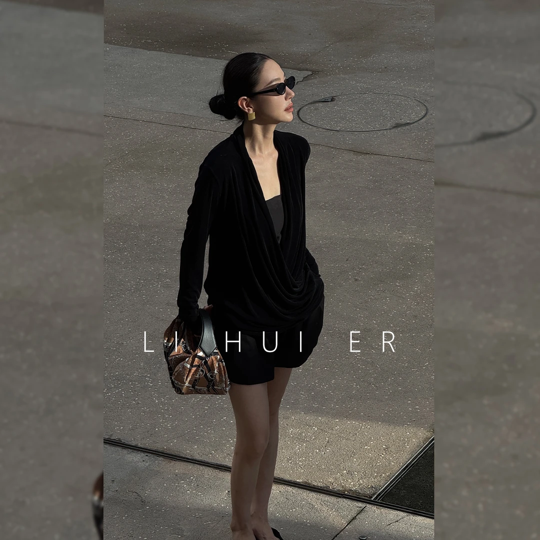 LiHuiEr李慧儿【柏林爵士】2025秋季显瘦简约黑色上衣LL025426