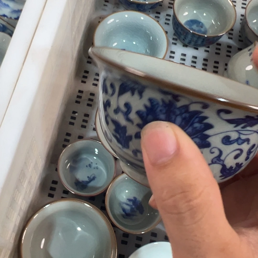 淘泥青花缠枝莲压手杯全