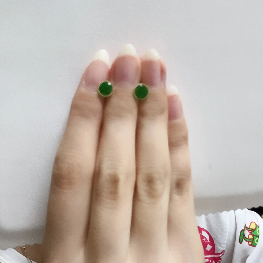 翡翠18K金镶嵌耳饰简单