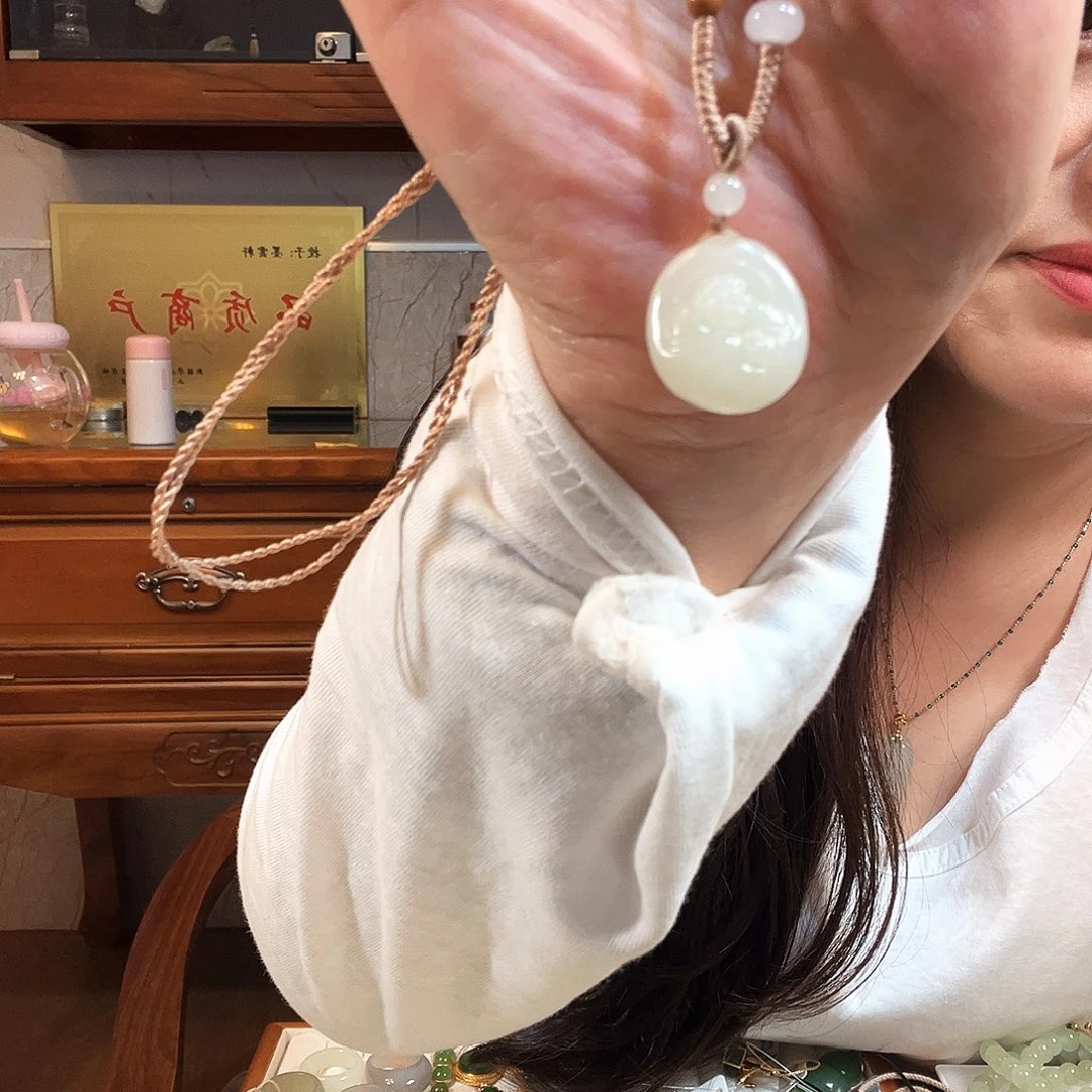 ****运吊坠(不含链)未镶嵌和田玉