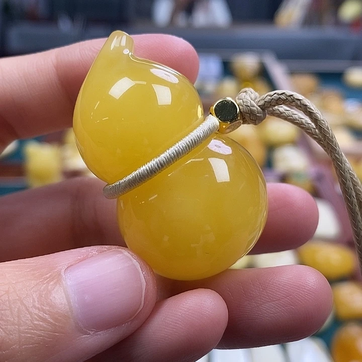 琥珀未镶嵌珠宝奇石16.8鸡油黄葫芦吊坠