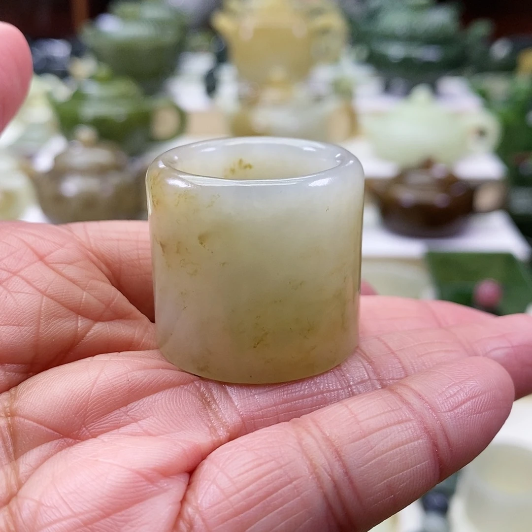 和田玉扳指未镶嵌椰****豆