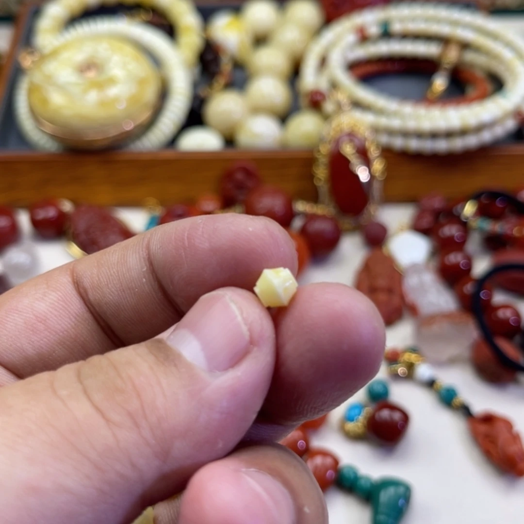 琥珀未镶嵌珠宝奇石21