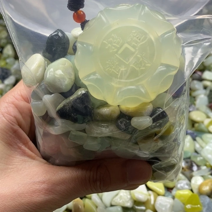 蛇纹石玉鱼缸石未镶嵌