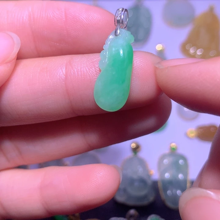 颈饰18K金镶嵌翡翠翡翠