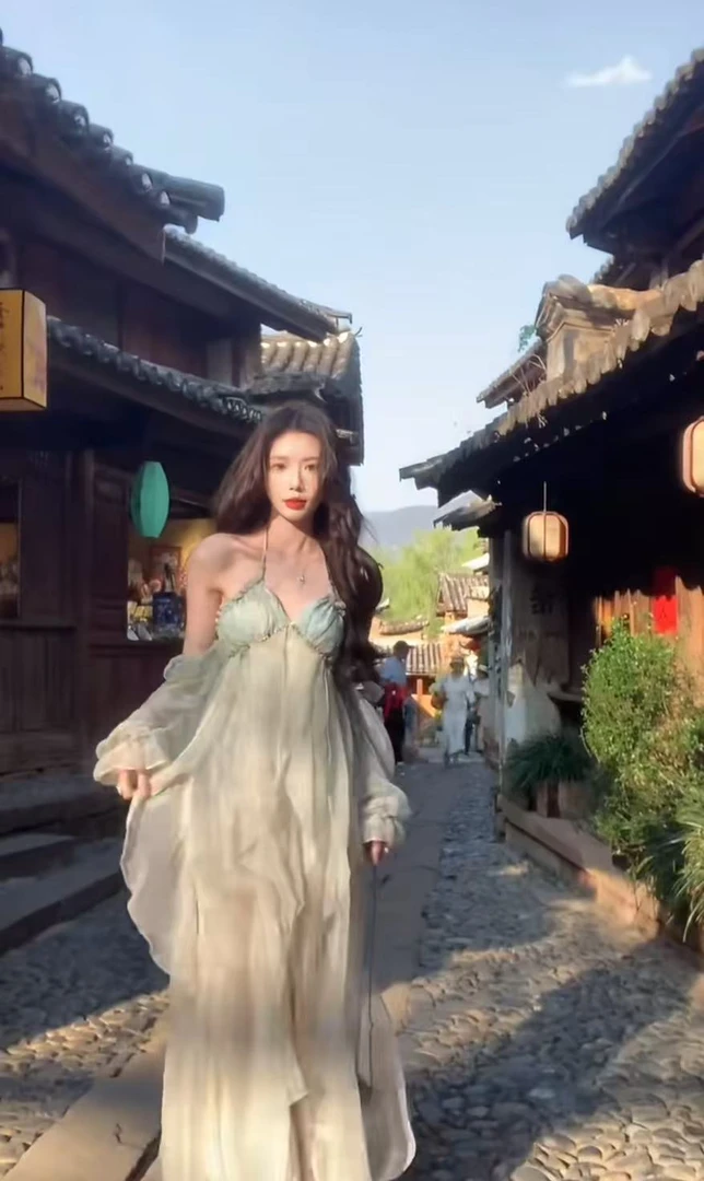 重工新款时尚气质薄荷绿显瘦露背辣妹连衣裙性感仙气收腰不规格