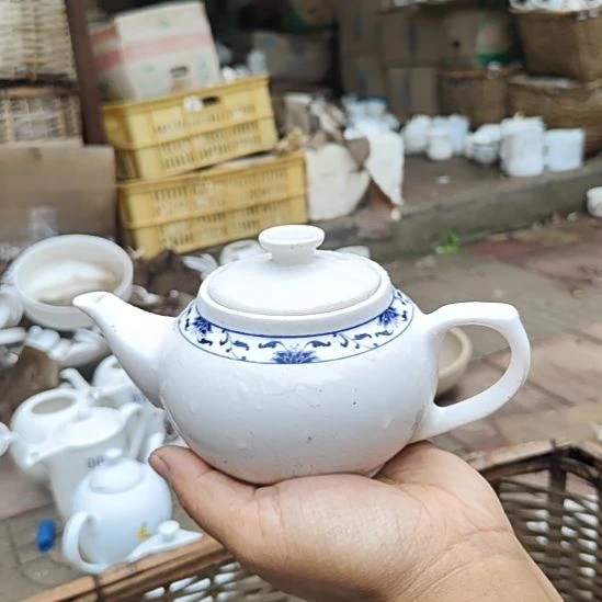 库存微瑕小壶一个多孔