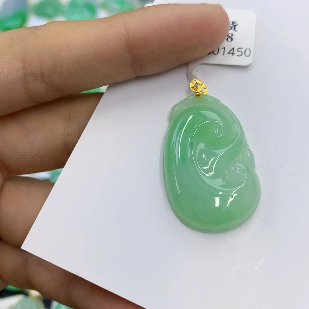 翡翠18K金镶嵌颈饰翡翠