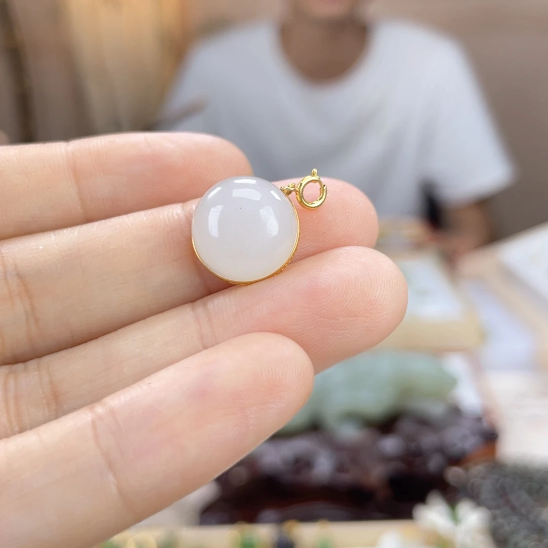 和田玉18K金镶嵌颈饰