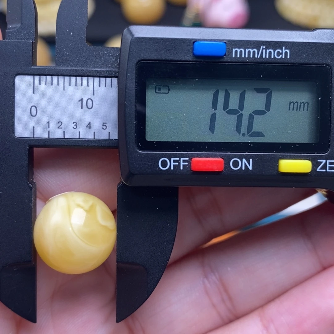 蜜蜡未镶嵌珠宝奇石