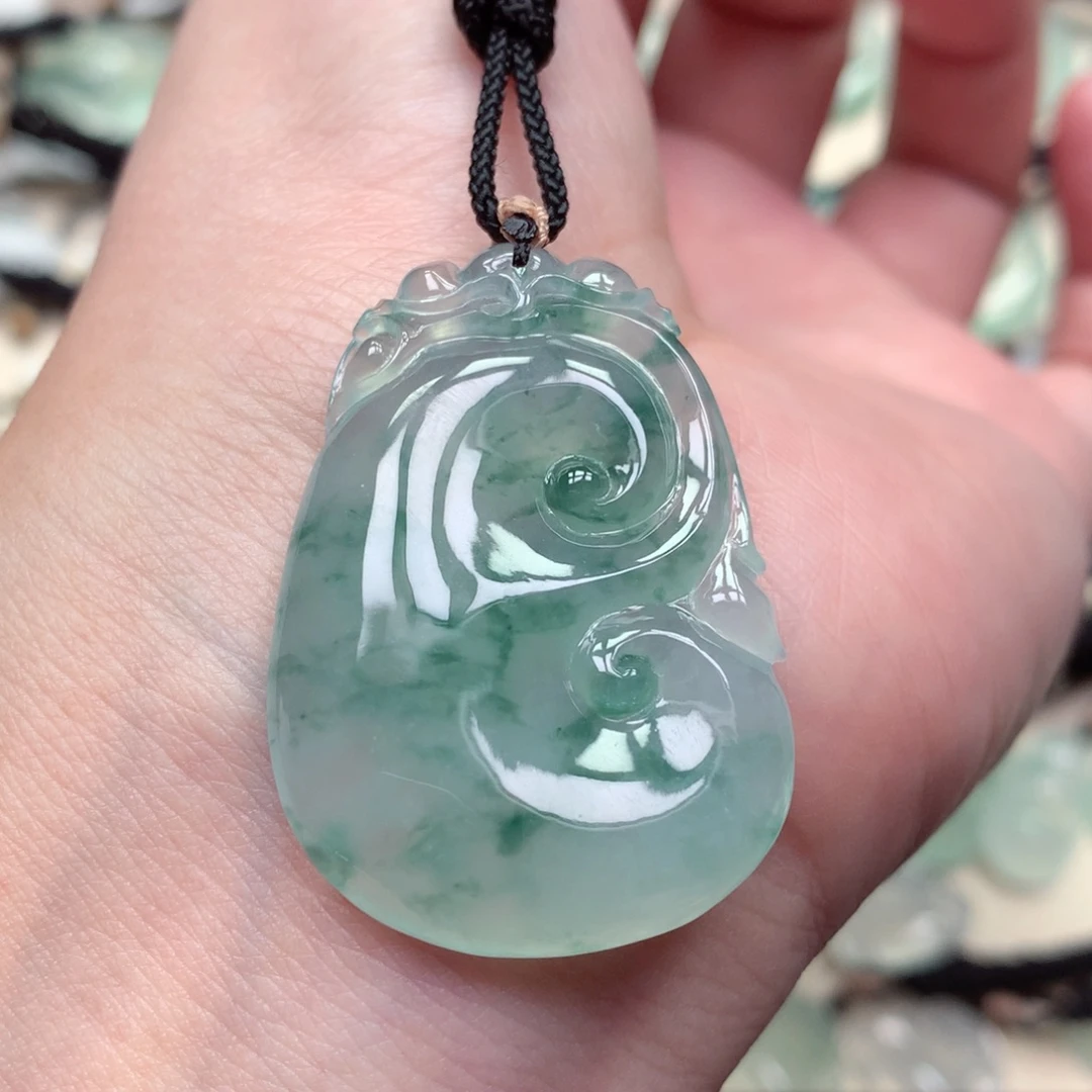 翡翠未镶嵌颈饰如意