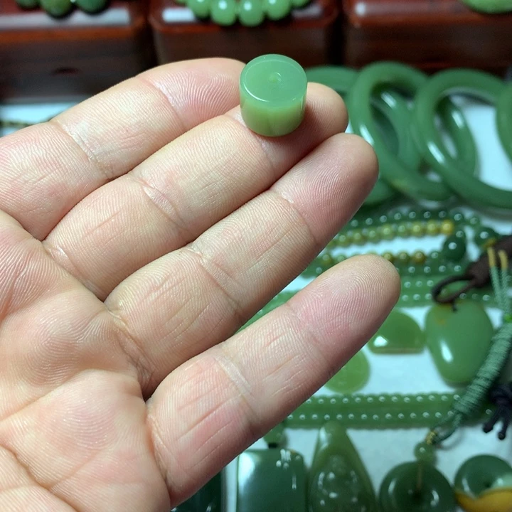 岫岩老玉（透闪石质玉）未镶嵌手镯