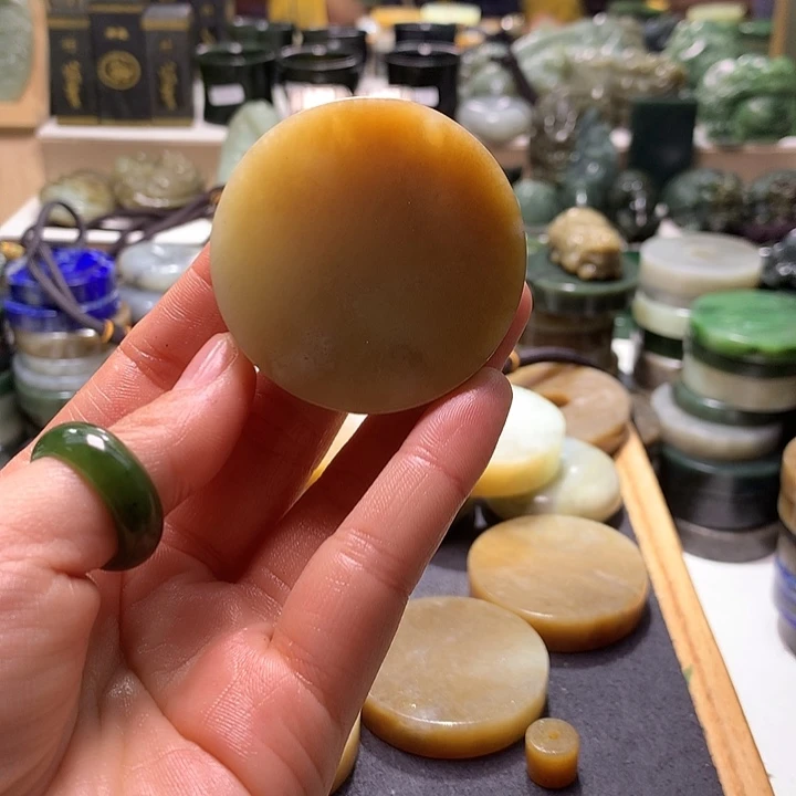 天***空和田玉（糖玉）未镶嵌珠宝半成品