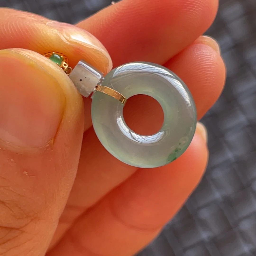 翡翠颈饰18K金镶嵌圈