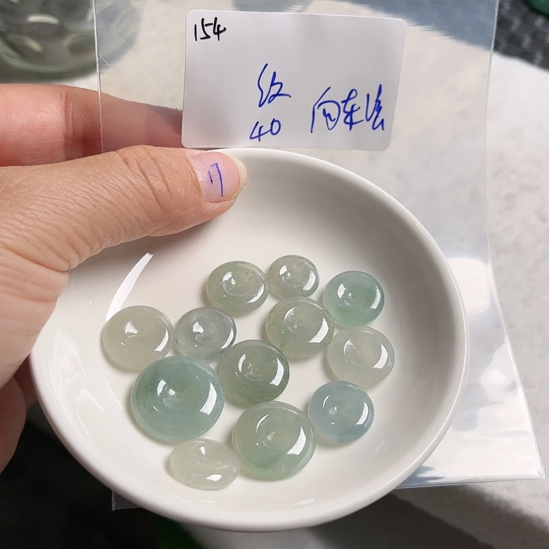 翡翠未镶嵌颈饰向*流不