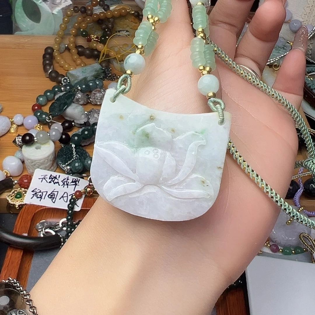 翡翠吊坠(赠链)未镶嵌吊坠