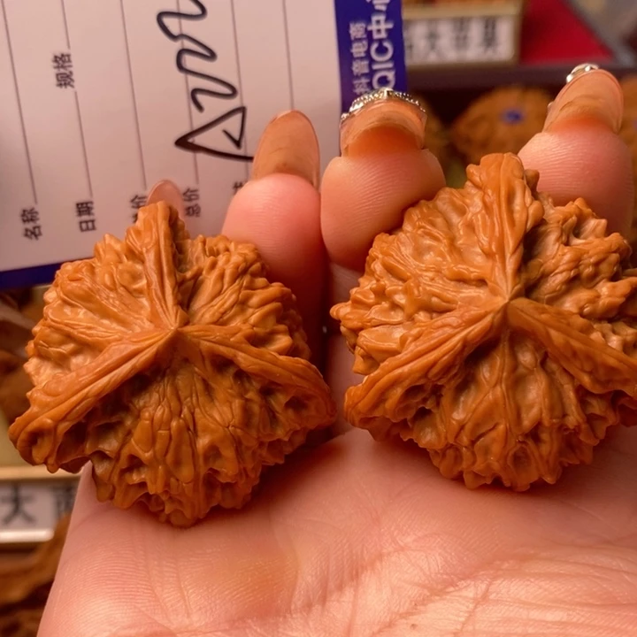 桃核把件精品三棱