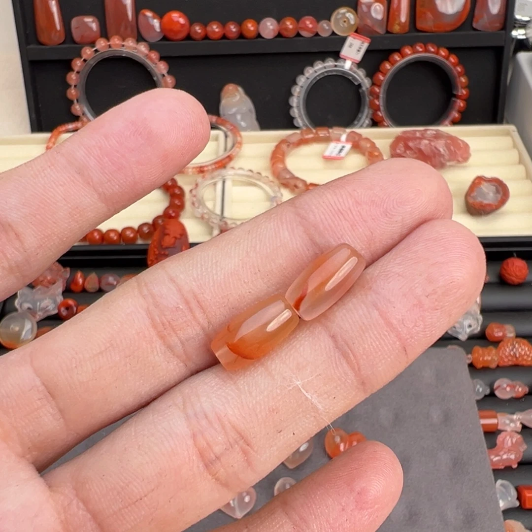 昊***海南红玛瑙未镶嵌颈饰桶珠