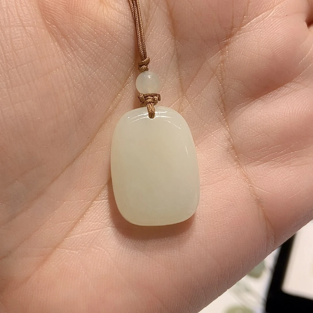 颈饰未镶嵌和田玉酸*