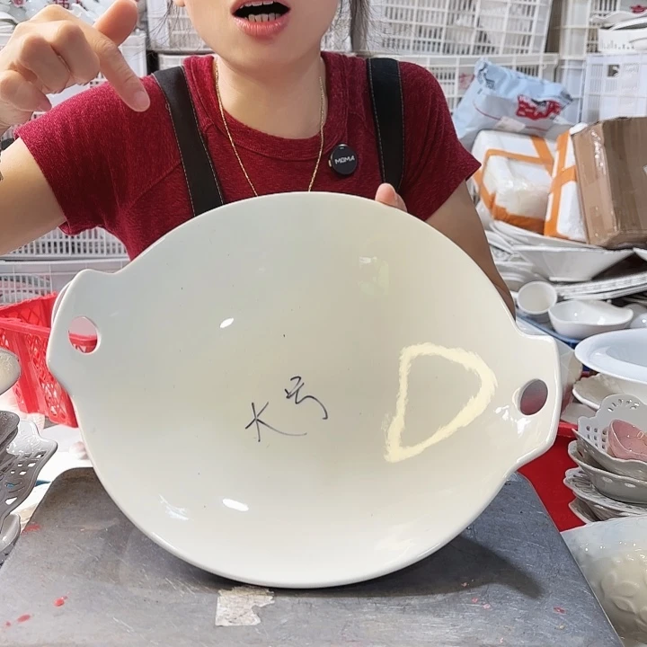 盘微瑕产品介意勿拍………双耳的大号一个