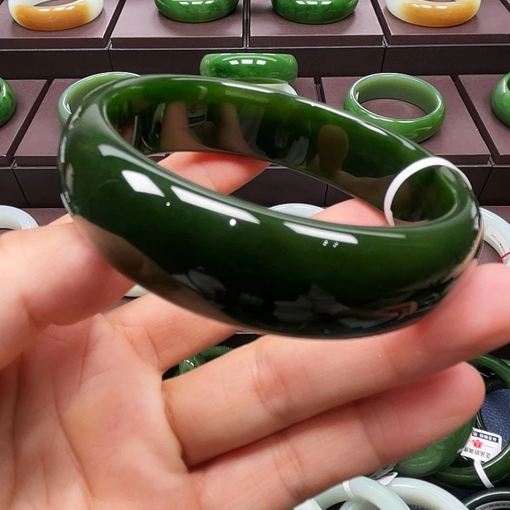 和田玉未镶嵌手镯