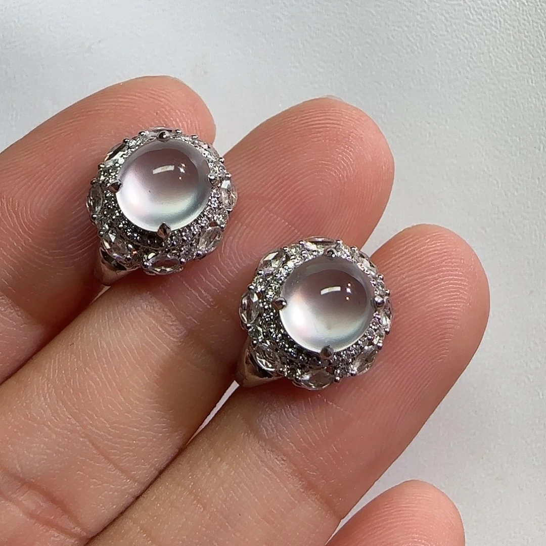 18K金镶嵌翡翠耳环蛋面