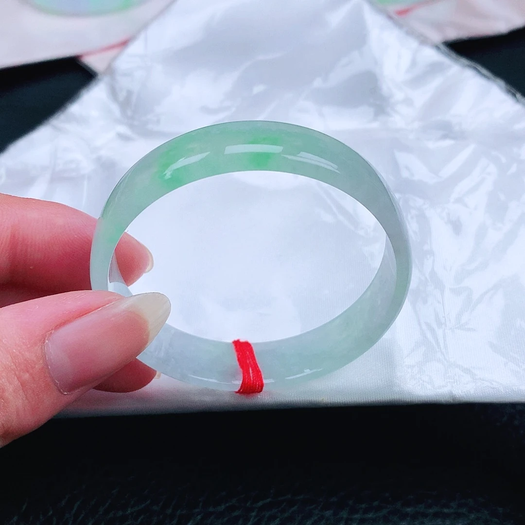 未镶嵌手镯翡翠。。