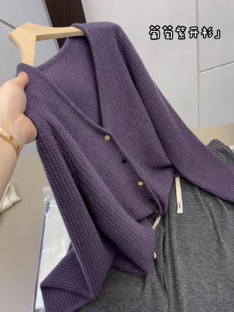 2025秋季新款时尚百搭大码紫色修身针织开衫V领纽扣毛衣外套女装