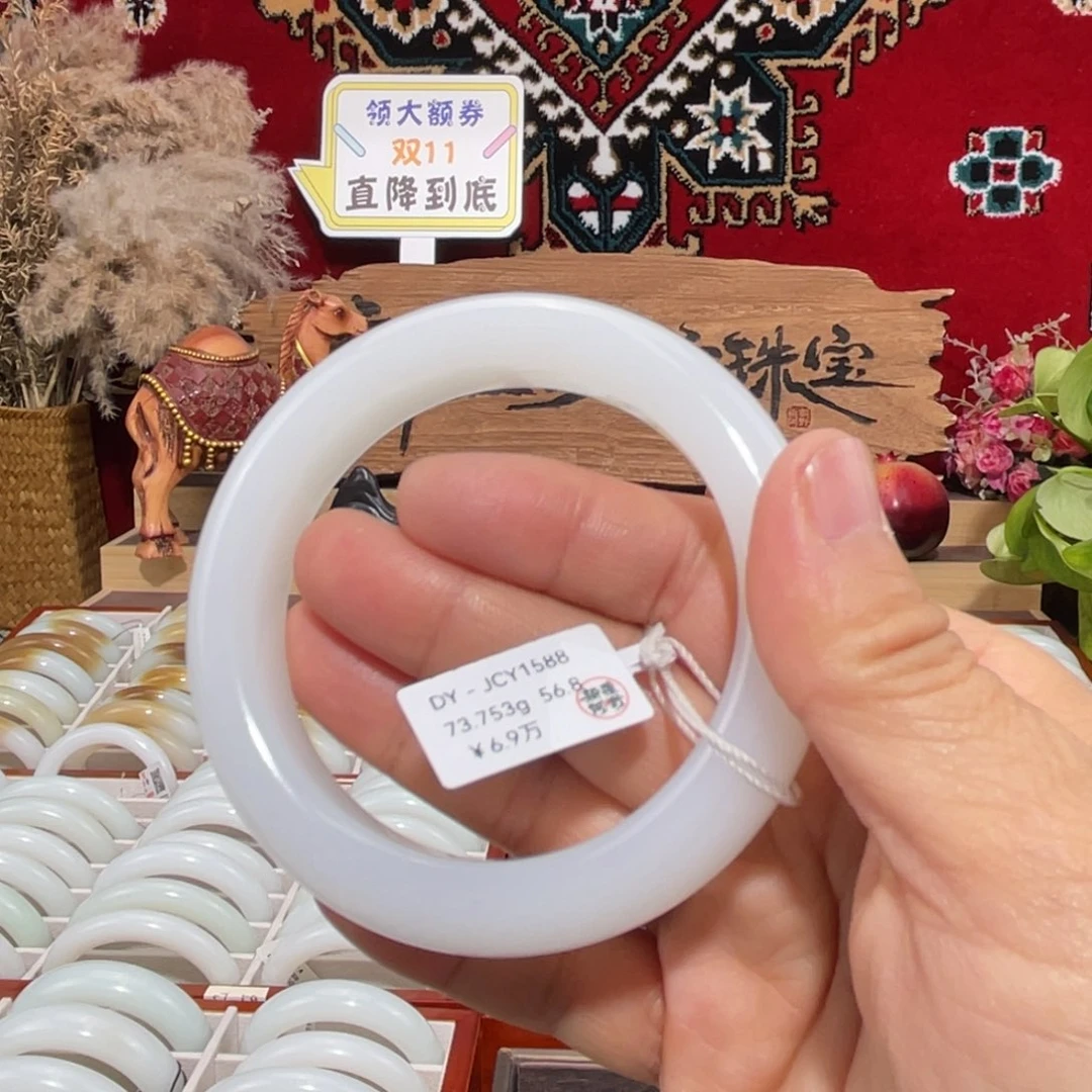 未镶嵌手镯和田玉天然羊脂玉优雅且末底子细油