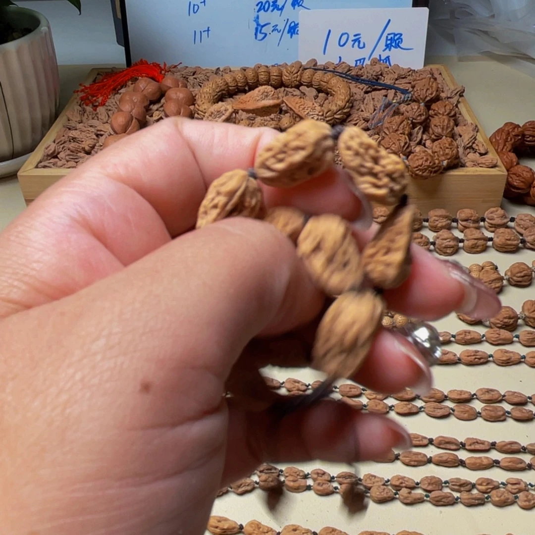 哈***哈吊坠文玩核桃小异