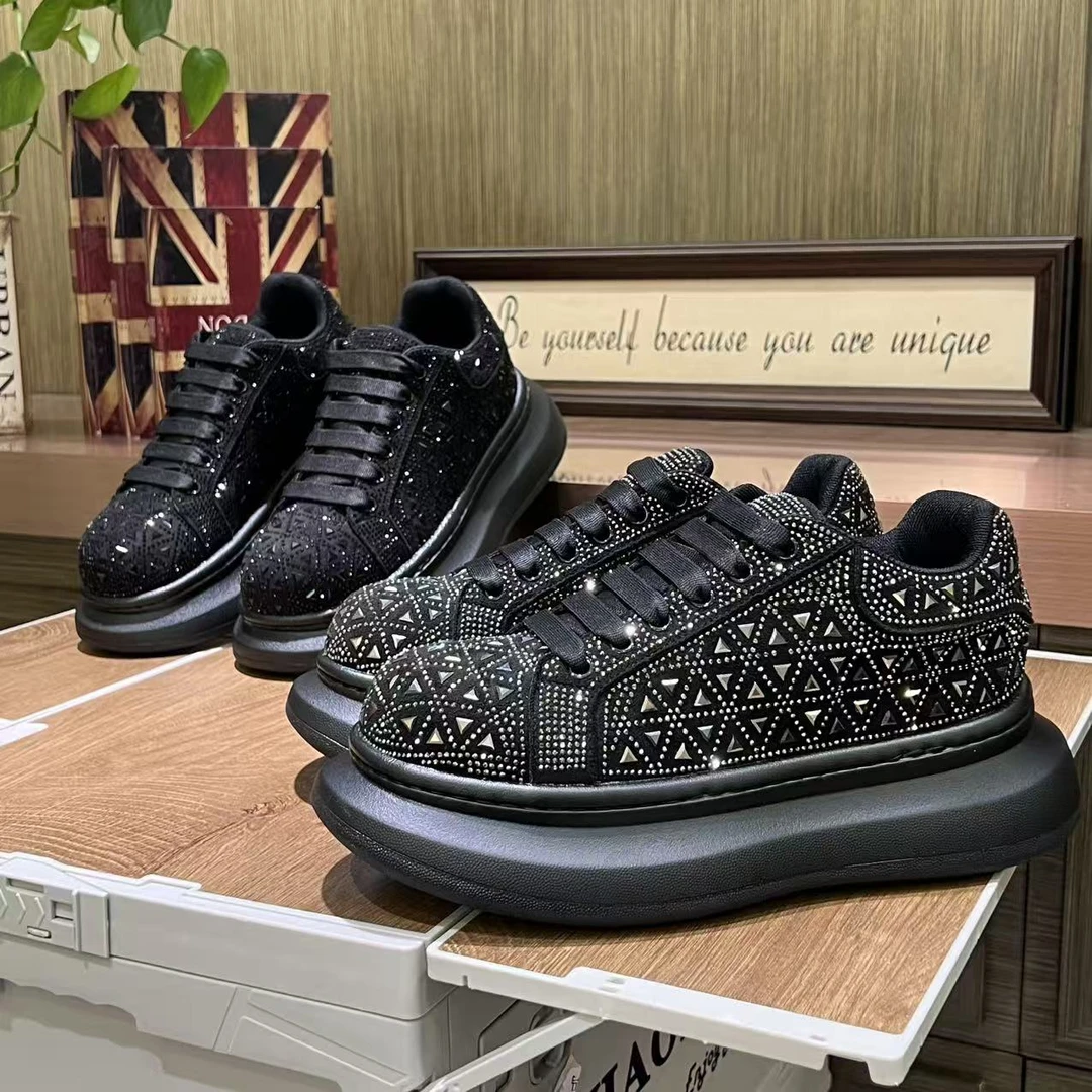 2025时尚百搭四季款个性厚底手工烫钻舒适增高休闲男鞋（皮鞋码）