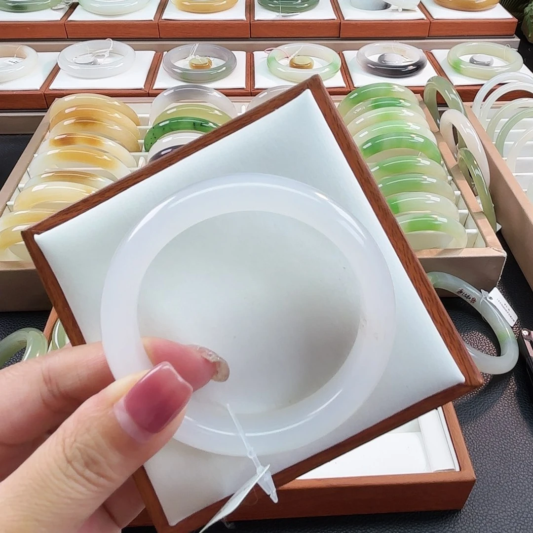 未镶嵌手镯和田玉55
