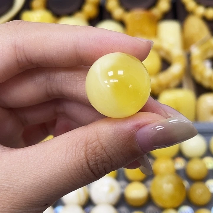 琥珀未镶嵌裸石19.5mm瑕 450
