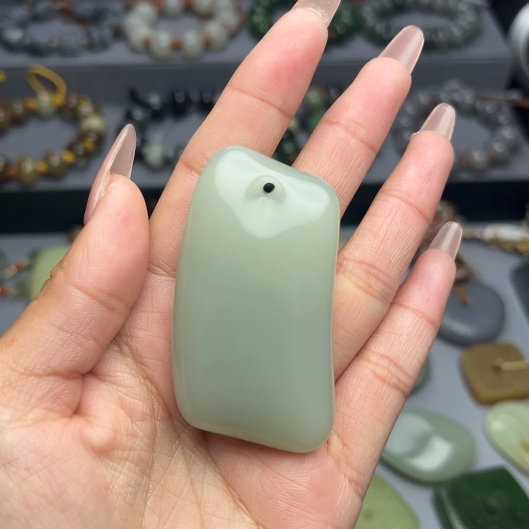 遥***期和田玉未镶嵌颈饰