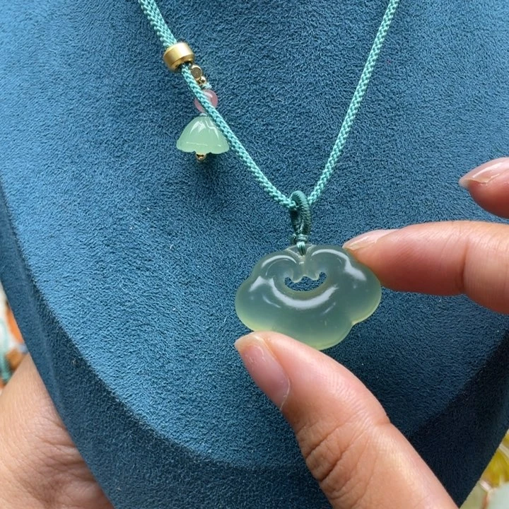 蛇纹石玉未镶嵌吊坠