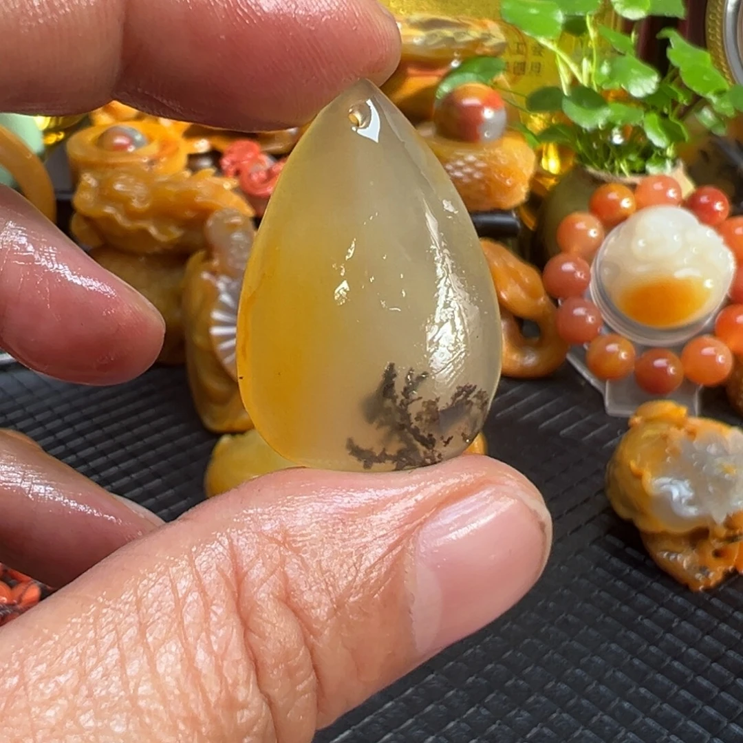 石英质玉未镶嵌颈饰